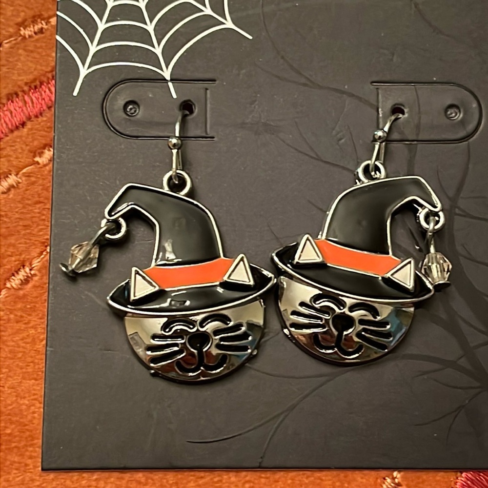 NEW Halloween Silver Tone Cat in Witches Hat Drop Earrings